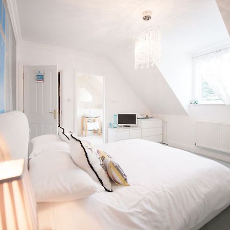 Pinewood Lodge Canford Cliffs Bagian luar foto